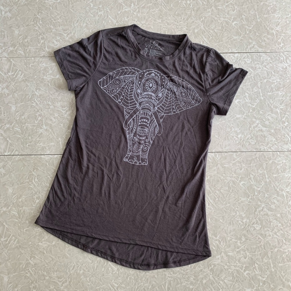 Graphic tee - elephant